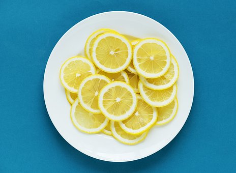 Как легко приготовить лимонную воду