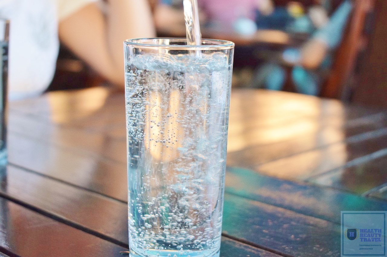 Почему полезно пить много воды