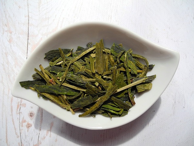 Зелёный чай, листья чайного куста 